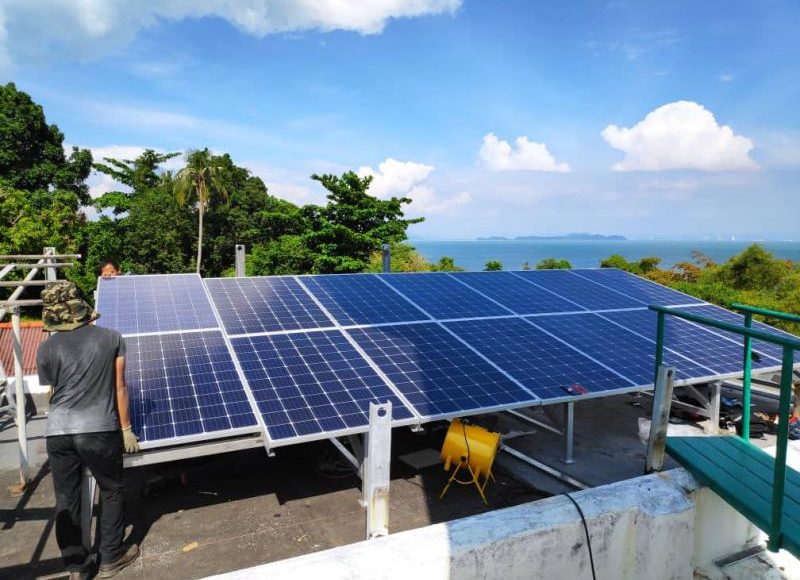 60. NEW SOLAR FARM FOR PULAU RIMAU LIGHTHOUSE 60. NEW SOLAR FARM FOR PULAU RIMAU LIGHTHOUSE