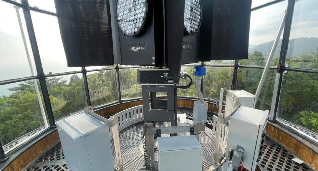76. INSTALLATION WORK - MUKAHEAD LIGHTHOUSE NEW 25NM MARINE LANTERN i 76. INSTALLATION WORK - MUKAHEAD LIGHTHOUSE NEW 25NM MARINE LANTERN i
