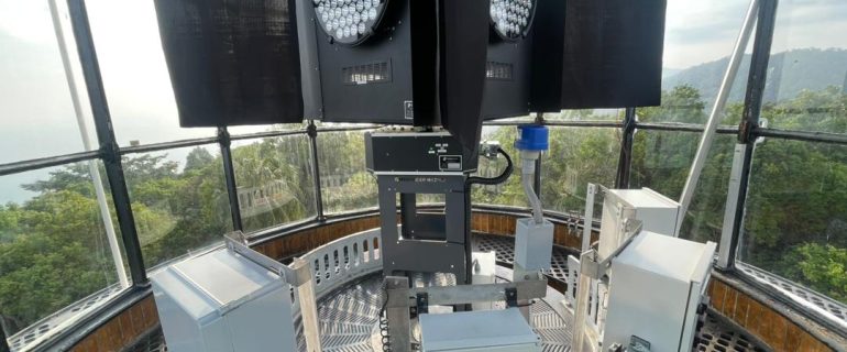 76. INSTALLATION WORK - MUKAHEAD LIGHTHOUSE NEW 25NM MARINE LANTERN i