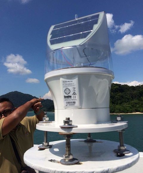 11. Batu Mandi Self-Contained Marine LED Lantern